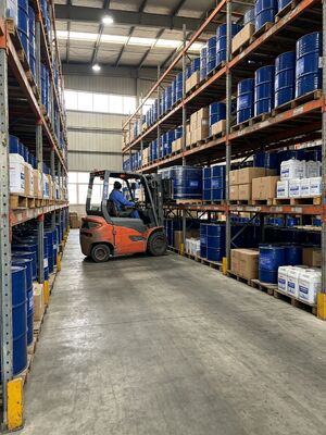 Buon prezzo Solvent Free Epoxy Hardener MTHPA 99% Purity Light Yellow Transparent Liquid In linea